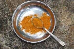 Cómo usar la cúrcuma en la cocina : guía completa para aprovechar todo su sabor y propiedades